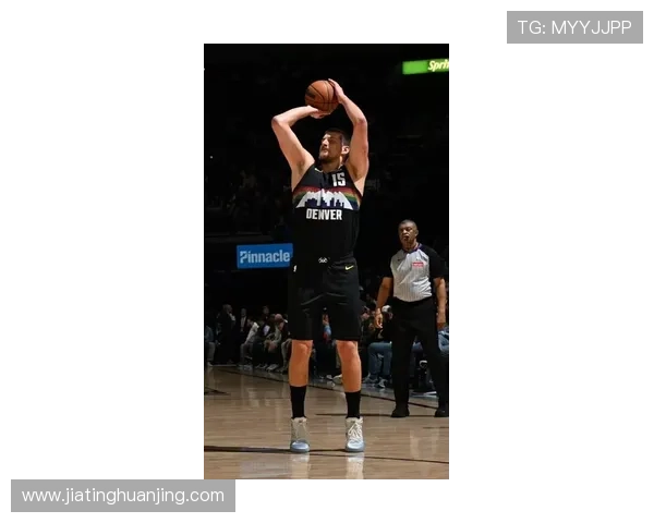 沃尔赞约基奇轻松自如的表现与其他球员拼尽全力形成鲜明对比